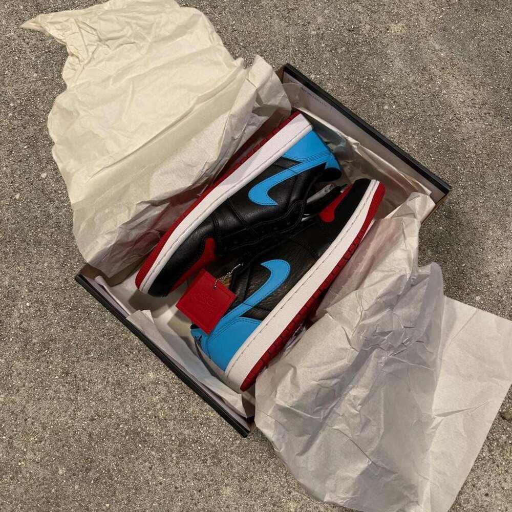 Nike Air Jordan 1 Low UNC to Chi Women's Size 9.5